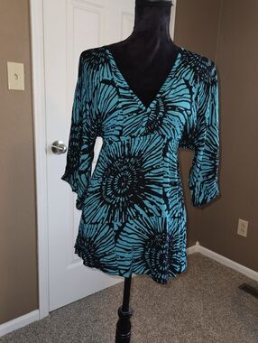 Teal and Black V-Neck Floral Tunic